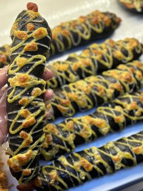 【新品推荐】墨鱼肠面包（12点以后可以取）