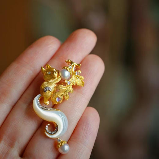 龢盒原创 小松鼠摘松果胸针吊坠两用 商品图0