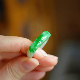 岁月拾遗 冰阳绿老翡翠马鞍戒指