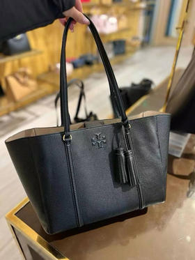 ¥1899🇺🇸Tory Burch🌟TB Thea最新款托特包，包包可手提可单肩背！背面有夹层，非常实用又方便，尺寸底长32 x25x16