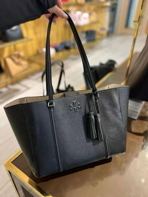 ¥1899🇺🇸Tory Burch🌟TB Thea最新款托特包，包包可手提可单肩背！背面有夹层，非常实用又方便，尺寸底长32 x25x16 商品图0