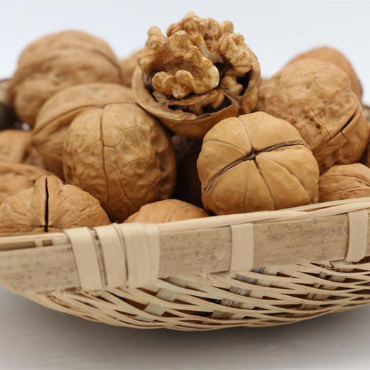 【 新疆阿克苏温宿185纸皮核桃】 今年新货 皮薄如纸 酥脆香甜 个大肉饱满 原色无漂白学生、孕妇、老人、脑力工作者休闲坚果零食 商品图3