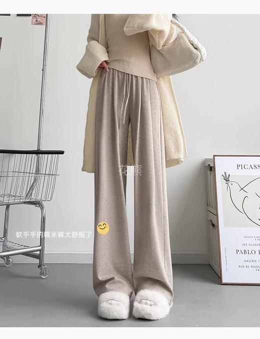 【保暖加厚婴儿绒糯米显瘦抖抖裤】糯叽叽的手感，比针织裤更舒服!内里加了细腻婴儿绒，超柔软，百搭好看抗寒零下，一条过冬，单穿都不会冷 商品图4