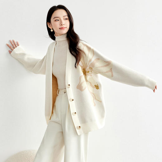 【尚都比拉】新年快乐本命年撞色提花开衫定制百合图案宽松慵懒风毛衣外套-W51H58098 商品图3