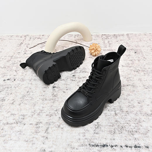 经典鲨2024年冬季新款黑色百搭圆头侧拉链加绒通勤马丁靴女KW163-D58151 商品图2