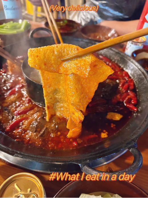 一口上瘾❗😋满口爆汁【豆聚德鲜炸腐皮】❗谁懂啊❗太喜欢吃炸腐皮啦❗爽滑劲道❗大片才过瘾❗不能错过的粉面搭档❗🍲 鲜炸腐皮100g5️⃣盒仅需💰49.9❗❗❗ 商品图3