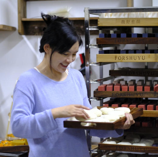 奕虹定制芳疗师手工蚕丝羊奶皂】纯手工制作 无防腐剂 色素 香精 化学添加剂 90-100g 下单送一个起泡网 商品图2