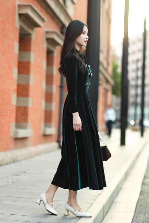 逸红颜明月优选 #迷人丝绒情节【绿珐琅】学院风翻领连衣裙，范冰冰同款 商品图10