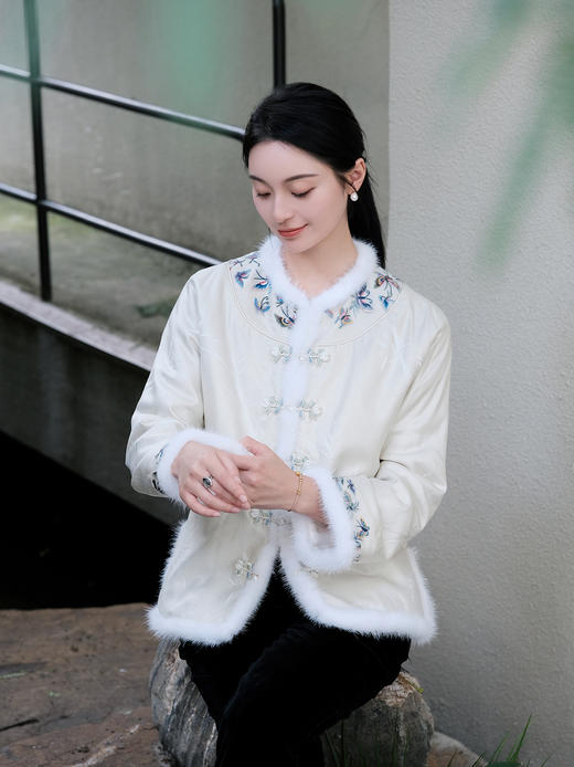 盛唐牡丹| 百蝶手绣夹棉水貂外套 商品图3