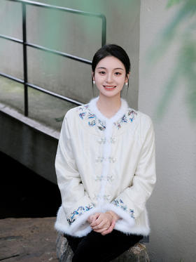 盛唐牡丹| 百蝶手绣夹棉水貂外套