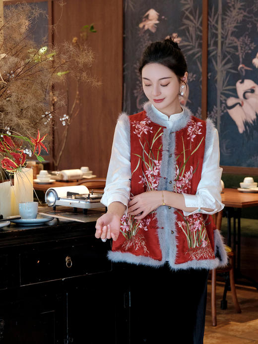 盛唐牡丹| 蕙兰纹香云纱水貂棉马甲 商品图3