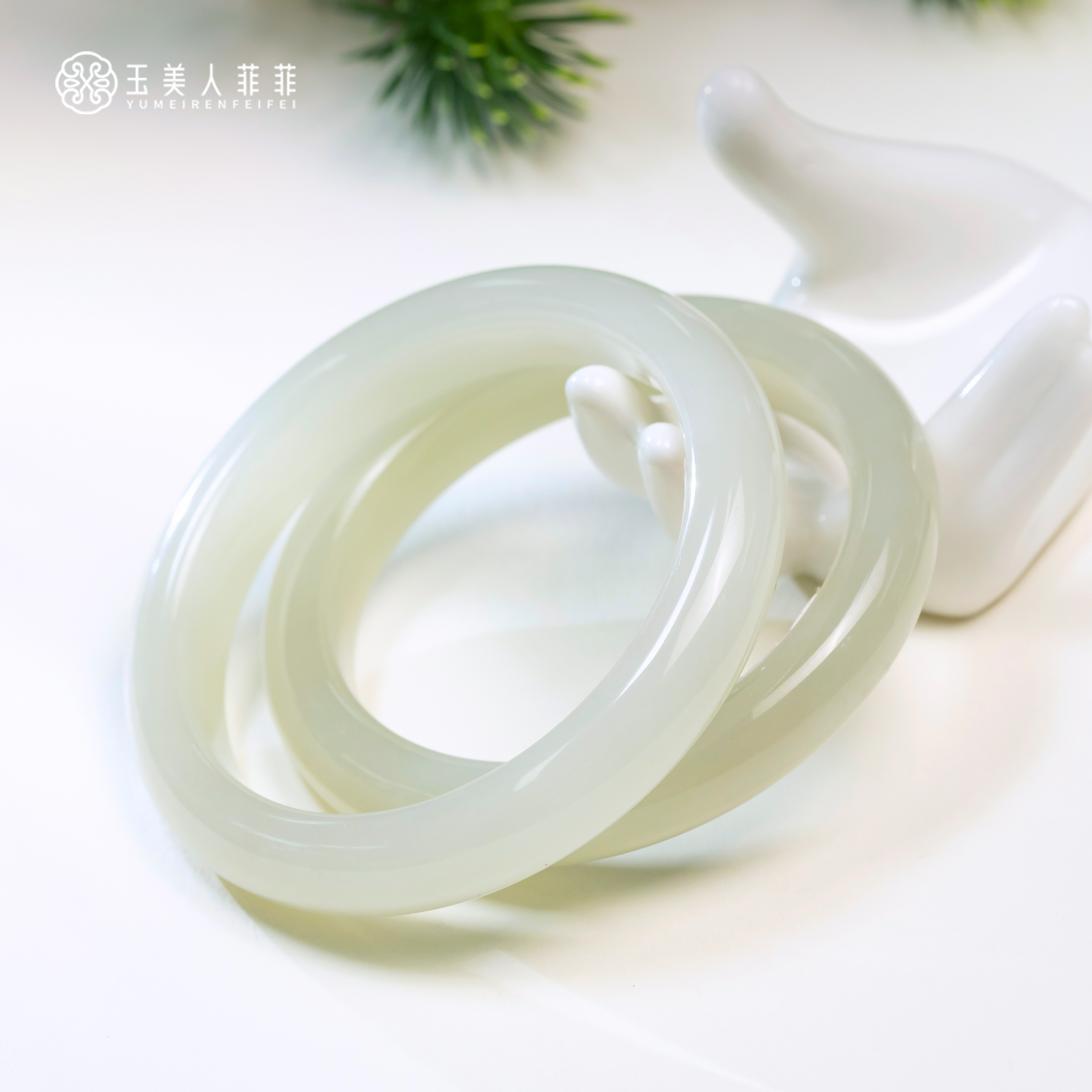 和田玉手镯-冰白手镯