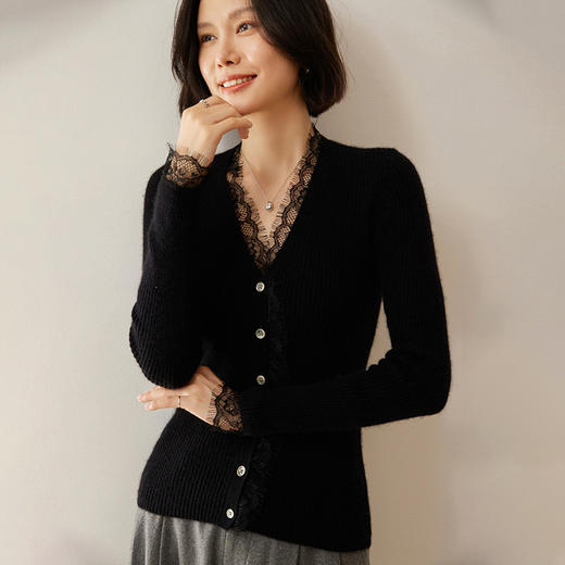 【高货QJ】全新升级【铂金会员404/天猫539/差价135】(10622) 洛诗琳秋冬新款蕾丝v领修身显瘦山羊绒针织衫打底上衣 商品图1