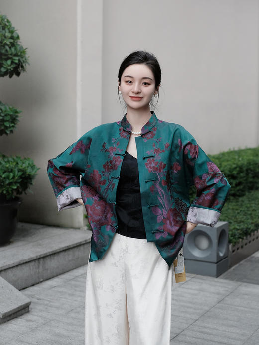 盛唐婧| 重磅桑蚕丝老缎新中式对花外套-湖绿 商品图0