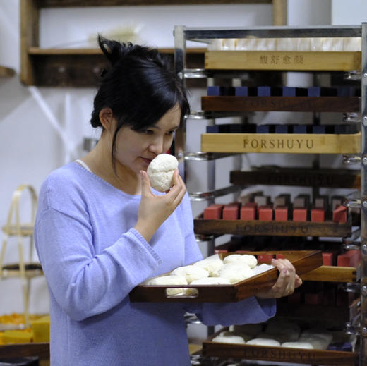 奕虹定制芳疗师手工蚕丝羊奶皂】纯手工制作 无防腐剂 色素 香精 化学添加剂 90-100g 下单送一个起泡网 商品图6