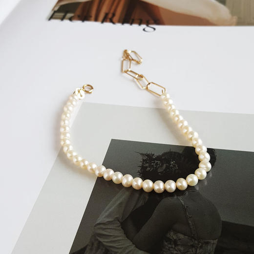 【天然正品】潮宏基AU750黄金镶天然约4.0MM珍珠时尚设计款手链21CM（长度可调节）女士现售价：1180特价！280924NJM87 商品图4