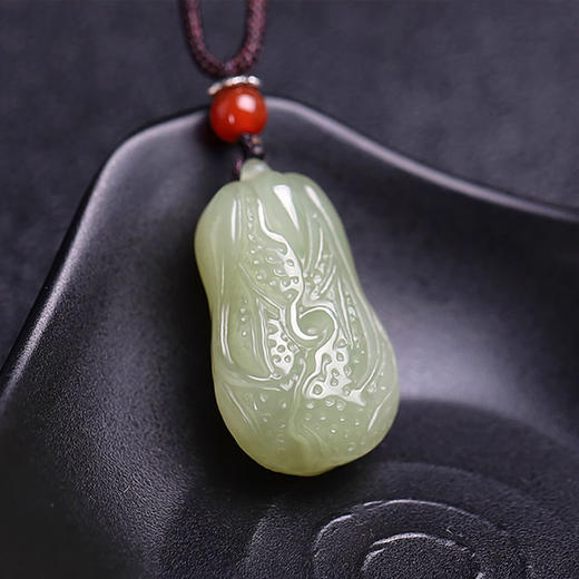 天然和田玉手工打磨白菜吊坠 质地细腻 雕工清晰 商品图0
