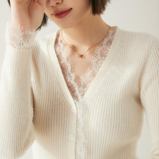 【高货QJ】全新升级【铂金会员404/天猫539/差价135】(10622) 洛诗琳秋冬新款蕾丝v领修身显瘦山羊绒针织衫打底上衣 商品图0