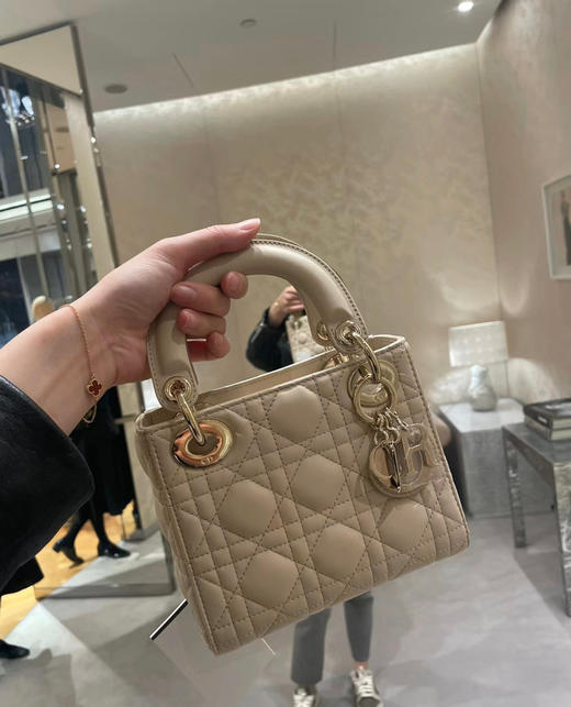 🉐️450包邮
原单三格戴妃 商品图0