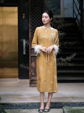 盛唐牡丹| 赤金色丝绒绣花长裙