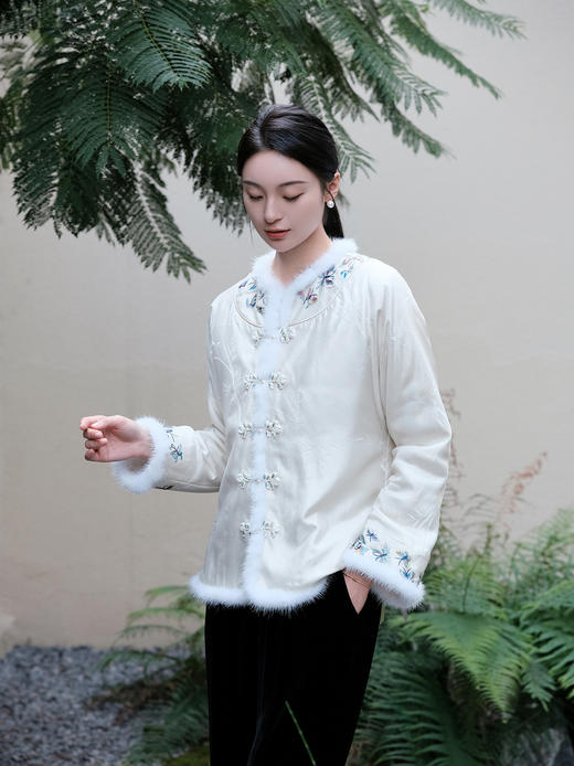 盛唐牡丹| 百蝶手绣夹棉水貂外套 商品图4