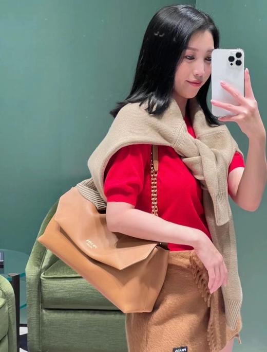 普拉达超能装的一款链条包中号皮革单肩包（MM） 商品图4