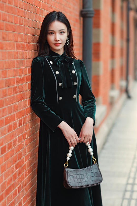 逸红颜明月优选 #迷人丝绒情节【绿珐琅】学院风翻领连衣裙，范冰冰同款 商品图9