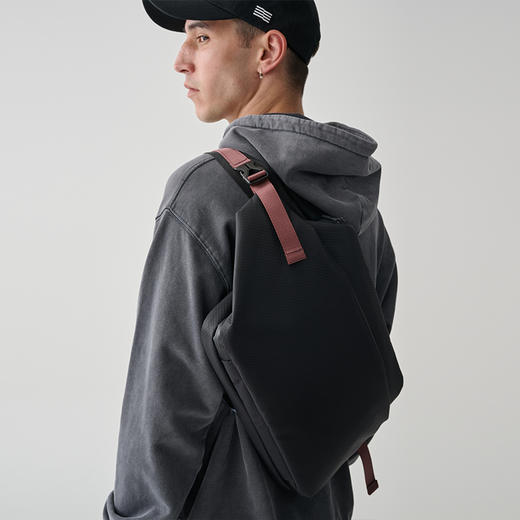 MAAP x Cote&ciel lsarau Messenger 联名限量版 黑色 邮差包 14.5L 商品图2