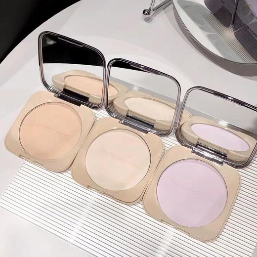 平价优选：第2饼半价！蜜粉饼绒雾定妆细腻贴肤自然遮瑕柔焦控油防水防汗修容 C380kakashow 商品图5