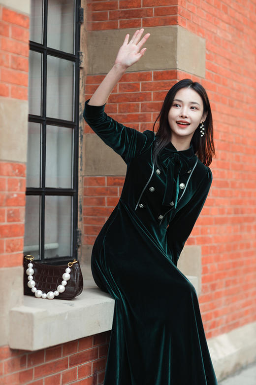 逸红颜明月优选 #迷人丝绒情节【绿珐琅】学院风翻领连衣裙，范冰冰同款 商品图5