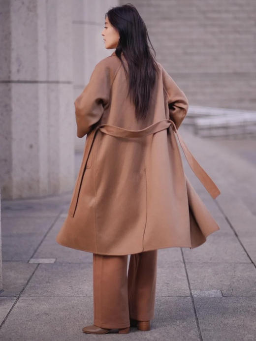 全羊绒轻暖双面呢插肩袖大衣 舒适廓形 简约大气 直身版型 适应各种身型 经典衬衫领 搭配扣袢 多种穿法 光泽低调雅致 商品图9