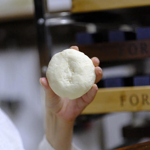 奕虹定制芳疗师手工蚕丝羊奶皂】纯手工制作 无防腐剂 色素 香精 化学添加剂 90-100g 下单送一个起泡网 商品图0