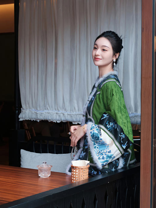 盛唐牡丹| 香云纱三蓝绣水貂棉外套 商品图2