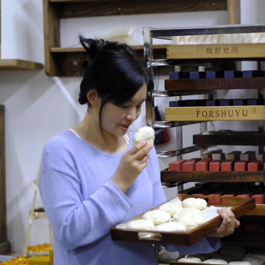 奕虹定制芳疗师手工蚕丝羊奶皂】纯手工制作 无防腐剂 色素 香精 化学添加剂 90-100g 下单送一个起泡网 商品图5