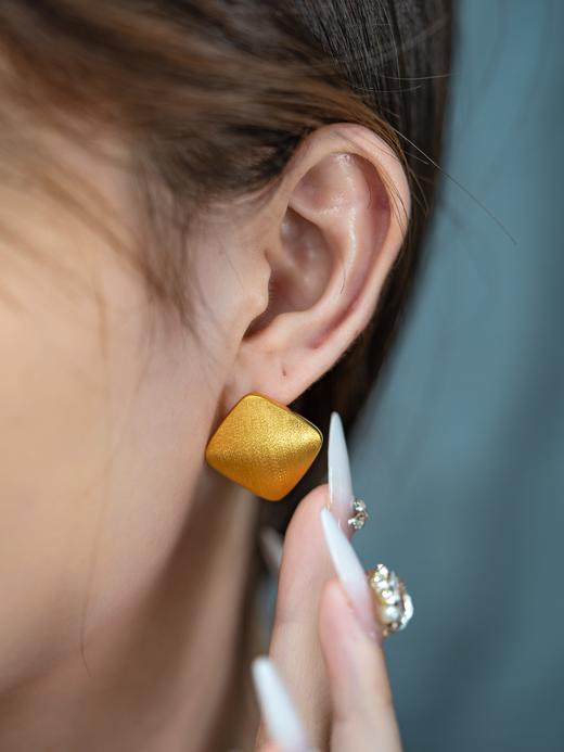 【推荐款】方形磨砂黄金耳饰999足金克重4.52（单个2.25） 商品图4