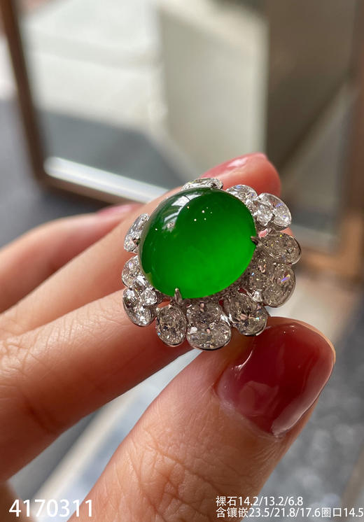 老坑玻璃种帝王绿蛋面戒指【4170311】具体价格i微信咨询 商品图5