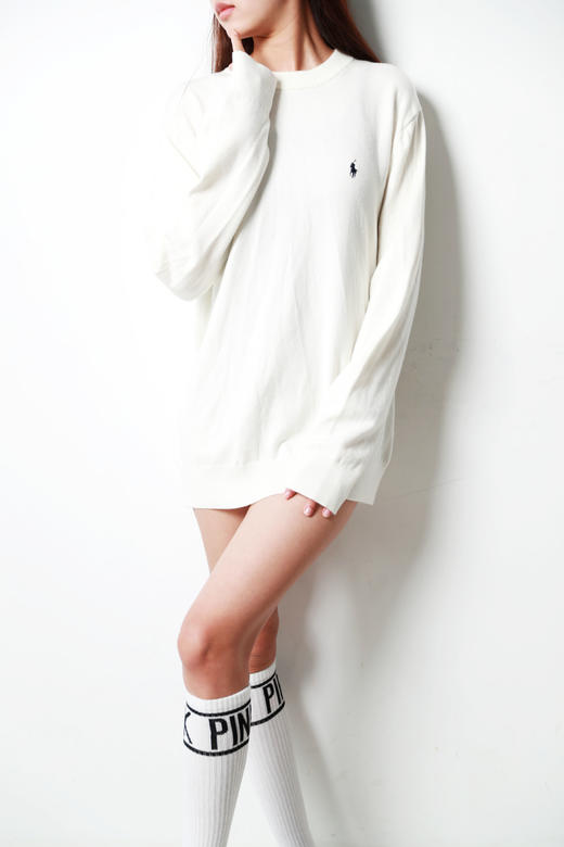 清冷感气质毛衣。小标刺绣基础款纯色圆领正肩长袖针织衫A111988 商品图14