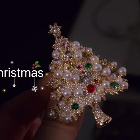 甄珠贝 圣诞节的仪式感 挂满礼物的圣诞树胸针安排了哦 20粒+天然小珍珠和各种bling 太浪漫了 重工镶嵌 商品图1