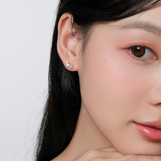 卡蒂罗/KADER 微笑星芒耳钉 璀璨四芒星闪耀星点梦幻百搭款耳饰 精致小巧仙气优雅配饰轻奢时尚 925银 商品图4