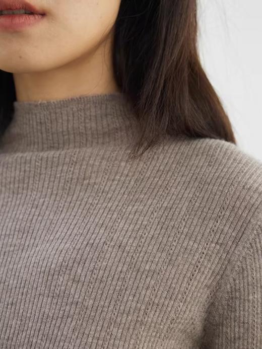 步履不停/4D13230C/柔软条纹肌理立领白色咖色羊毛打底衫 商品图3