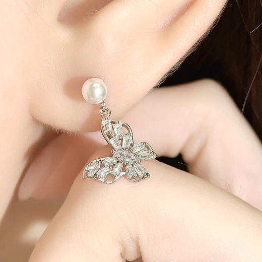 卡蒂罗/KADER 幻蝶光影耳钉 光影蝴蝶闪闪蝶舞轻奢时尚优雅养耳洞耳饰 森系甜美秋冬穿搭大牌配饰 925银 商品图3