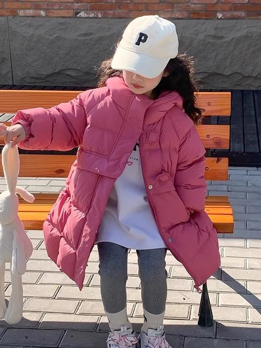 【秋冬保暖|吾家儿童中长款羽绒服】 内里羽绒填充均匀饱满，上身没有厚重感，保暖舒适又轻便，版型宽松适合多种身型，款式简约不挑人，男女宝都能轻松驾驭，适合多种风格与场合的穿搭 商品图8