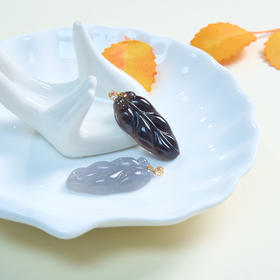 18K和田玉吊坠-烟紫树叶-68A5