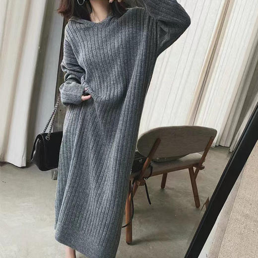 纤束马宽松慵懒V领连帽针织连衣裙 XFT-0182 商品图0