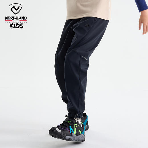 诺诗兰童装 加绒软壳裤 防泼水、防泼油、防污渍，轻松应对户外挑战。内里加绒设计，保暖舒适，守护孩子每一次探索。CO135306 商品图3