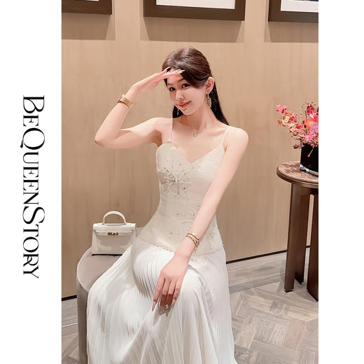 余潇潇【心动邀约】高级感羊毛混纺太阳褶收腰亮片吊带连衣裙 商品图4