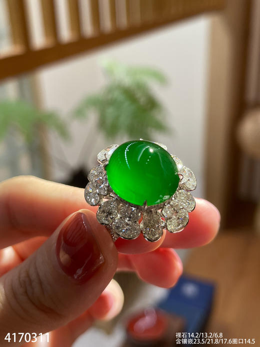 老坑玻璃种帝王绿蛋面戒指【4170311】具体价格i微信咨询 商品图2