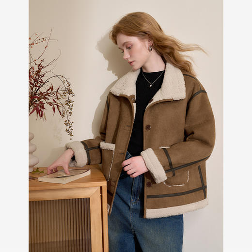 西遇短款复古翻领外套女冬季新款羊羔毛拼接双口袋设计上衣D0044080 商品图1