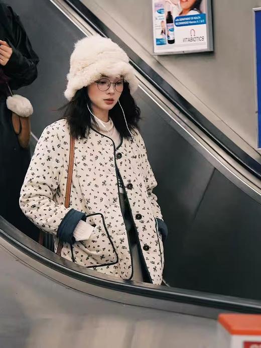 浮生八记/24D166/可拆耳朵针织帽绗缝花朵棉衣 商品图0