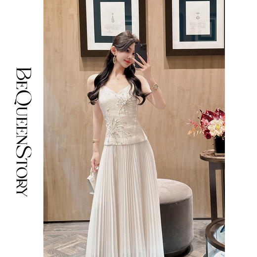 余潇潇【心动邀约】高级感羊毛混纺太阳褶收腰亮片吊带连衣裙 商品图2